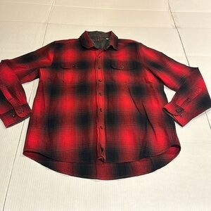 Woolrich plaid black and red button down t shirt w 2 front pockets 100% cotton